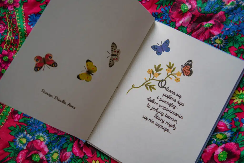 otwarta książka z cytatem