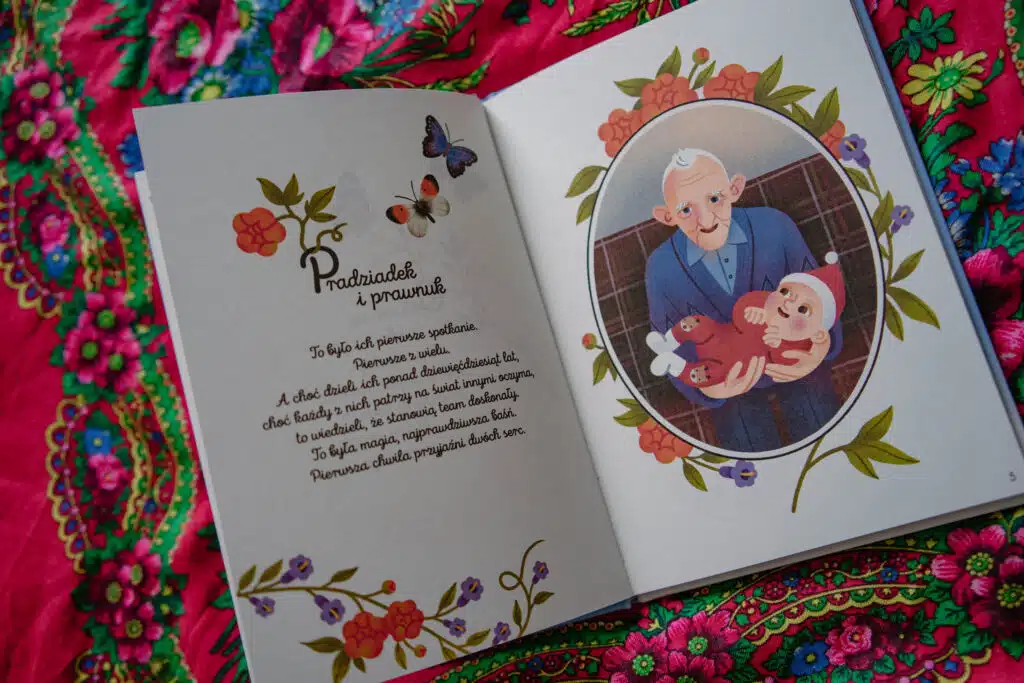 otwarta książka na obrazku dziadka i małego wnuczka