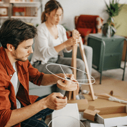 Para razem składa lampę