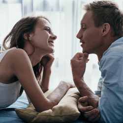 Para wyznaje sobie miłość w rozmowie