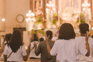 Młodzież w kościele