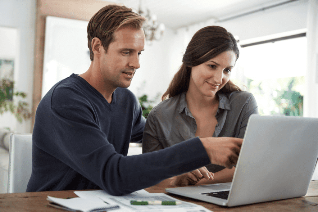 Para radośnie ustala budżet