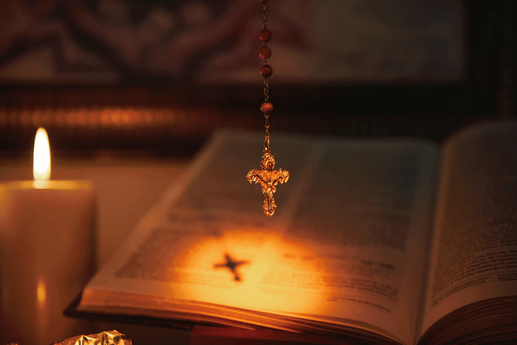 Różaniec, Pismo Święte i świeca