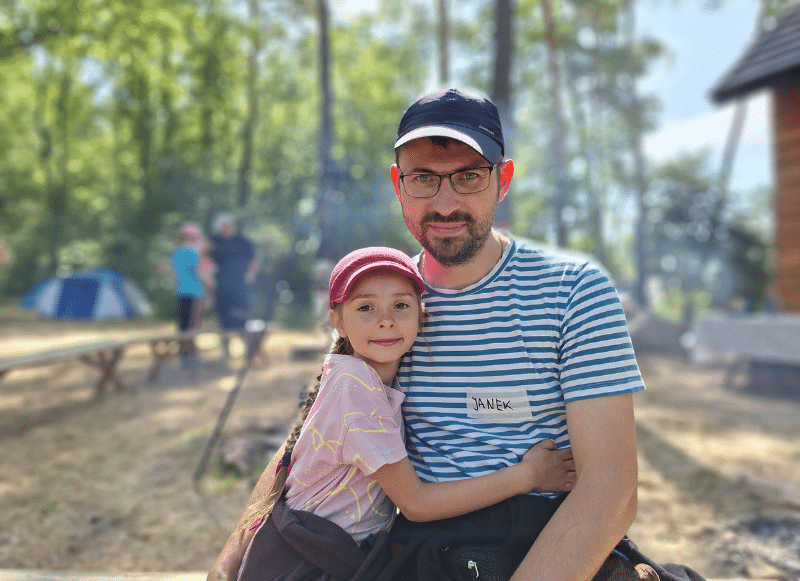 Ojciec z córką na biwaku