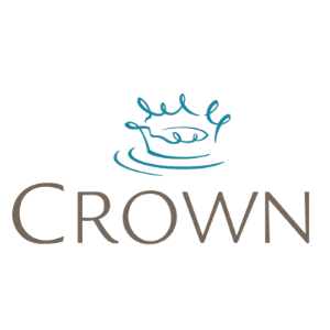 Logo z niebiesko-szarą koroną nad wodą i napisem CROWN poniżej.