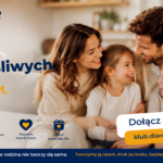 Grafika Klubu Szczęśliwych Rodzin: rodzice z dwojgiem dzieci, zaproszenie do klubu oraz informacje o spotkaniach z ekspertami, inspiracjach i wsparciu innych rodzin.